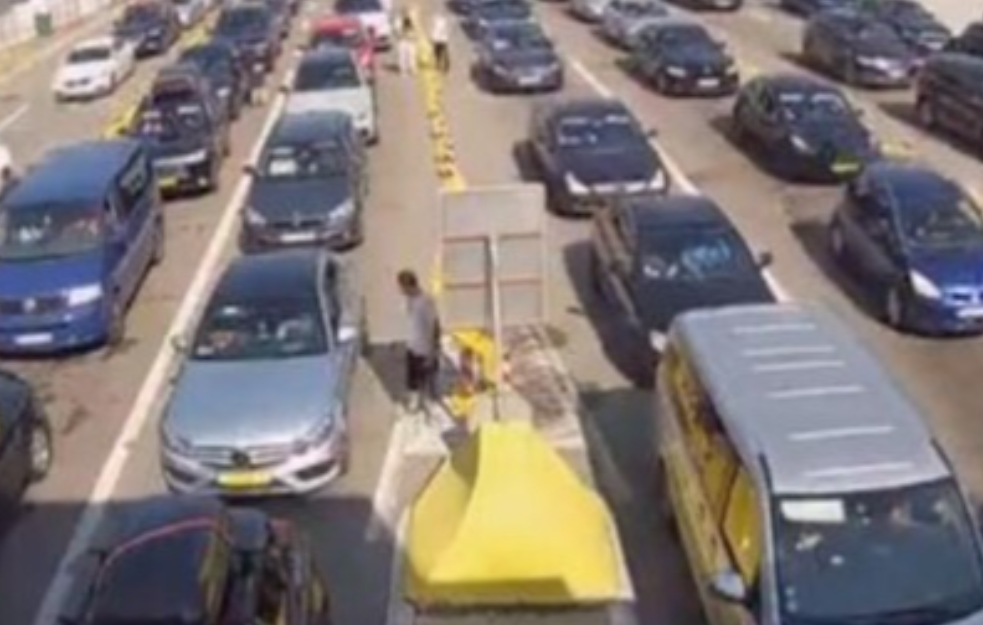 PAKAO NA GRČKOJ GRANICI: Čeka se satima, kolonama se ne vidi kraj! KOLAPS! (FOTO)