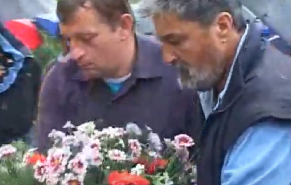 DA SE NIKAD NE ZABORAVI: Parastos Srbima ubijenim u Foči (VIDEO)