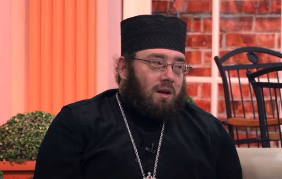 Iguman Dimitrije objasnio kako se pravilno celiva ikona