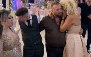 <span style='color:red;'><b>Borko Radivojević</b></span> i njegova žena plakali na ćerkinoj svadbi (VIDEO)