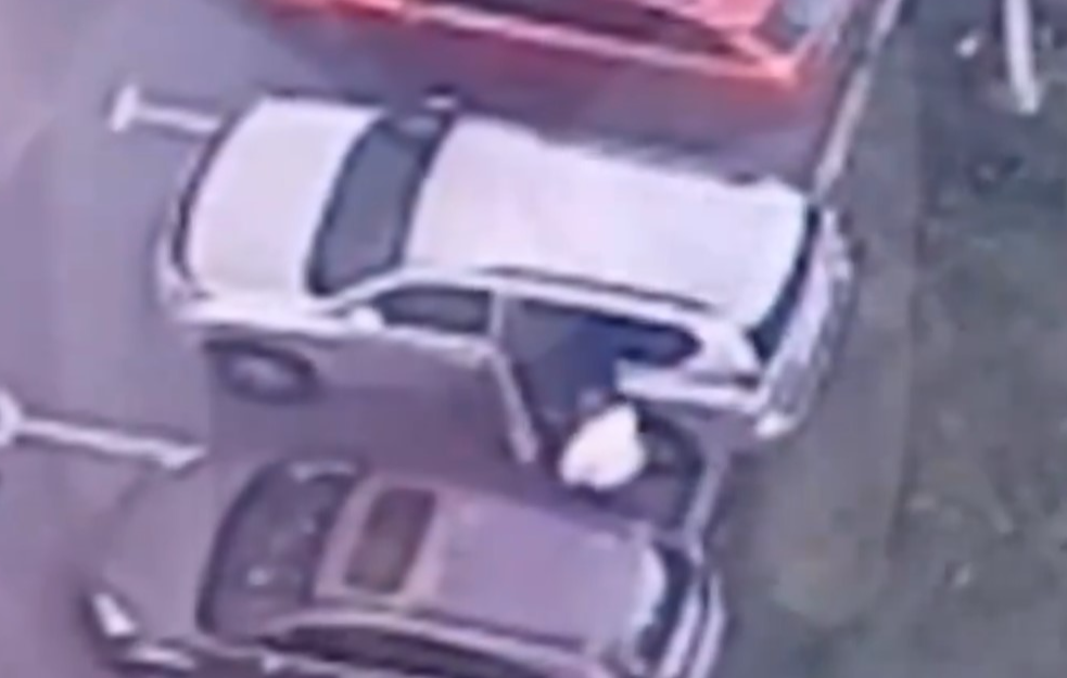 UZNEMIRUJUĆE! ATENTAT NA RUSKOG PUKOVNIKA U MOSKVI: Ušao u auto sa ženom, eksplozija mu OTKINULA NOGE! (VIDEO)