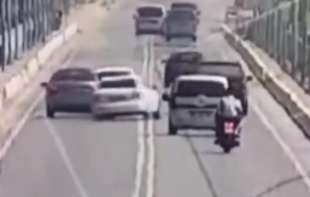 CELA PORODICA TRAGIČNO NASTRADALA: Automobilom sleteli u jezero (VIDEO)