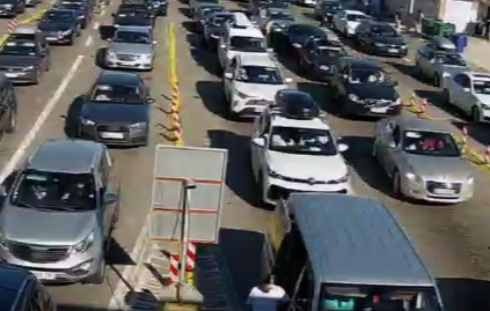 VELIKE GUŽVE NA GRANIČNIM PRELAZIMA: Evo koliko se danas čeka na izlasku iz Srbije (FOTO)