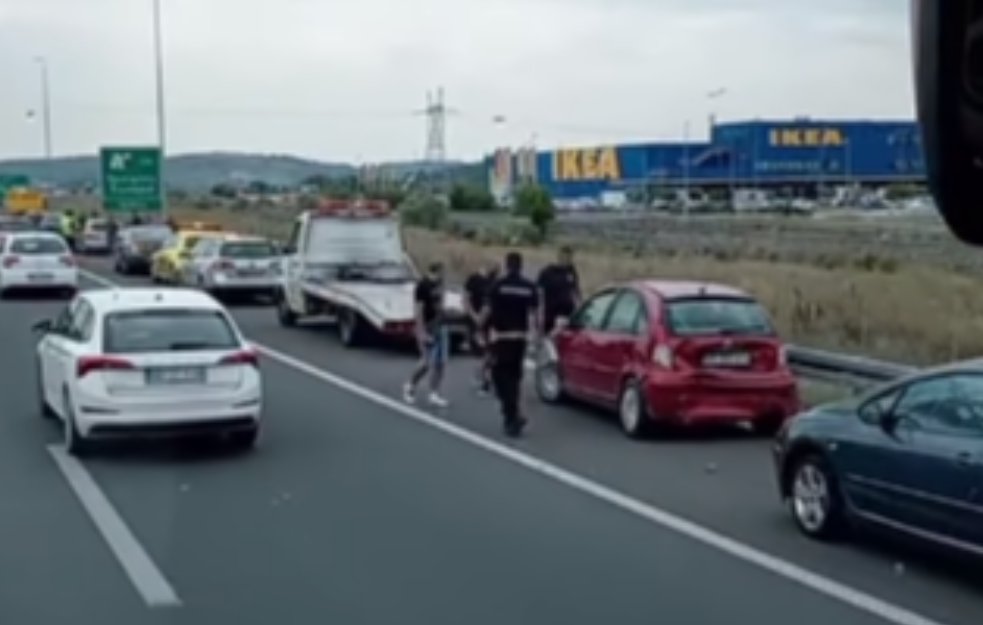 LANČANI KOD BUBANJ POTOKA: Stvaraju se gužve (VIDEO)