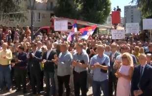 Održan protest u Severnoj Mitrovici zbog otvaranja mosta na Ibru: Kurti, nisi nas sve proterao, ima nas još (VIDEO)