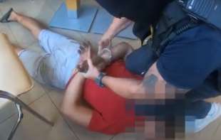 POGLEDAJTE HAPŠENJE U OBRENOVCU: Uz pretnju nožem oteo novac iz pošte (VIDEO)