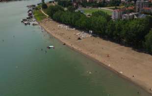 PUNE RUKE POSLA ZA SPASIOCE NA SAVI: <span style='color:red;'><b>Tinejdžeri</b></span> se nedopustivo ponašaju, potapaju jedni druge...