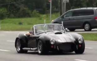 Na prodaju Shelby 427 Cobra Roadster koji je nekada vozio Stiv Mekvin