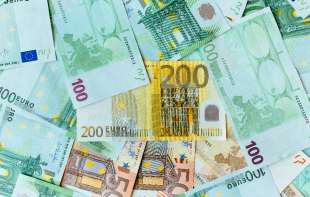<span style='color:red;'><b>Rojters</b></span>: Milijarde dolara i evra stižu u Rusiju uprkos sankcijama