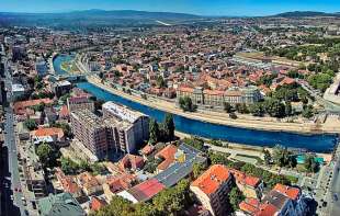 DRŽI BURE VODU… DOK IZBORI PROĐU: Dva meseca posle svečanog otvaranja na bulevaru PROCVETALE RUPE!