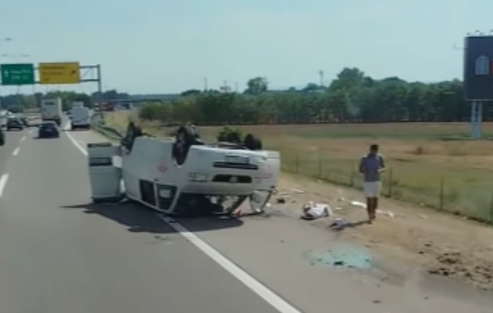 AUTOMOBIL NA KROVU: Udes kod Svilajnca (VIDEO)