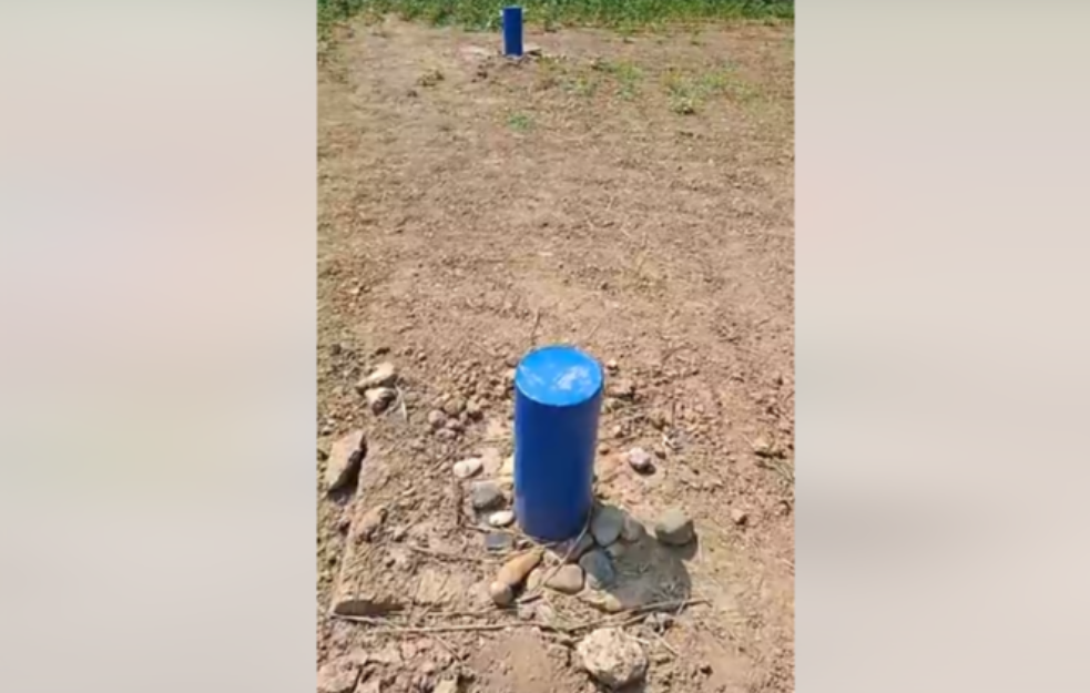 “VODA, A NE LITIJUM I GLUPOSTI”: Slike iz Nedeljica – oko istražnih bušotina ništa ne raste, na drugoj strani prašume kukuruza (VIDEO)