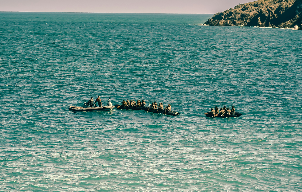 Krijumčari bacaju migrante sa glisera da bi lakše pobegli