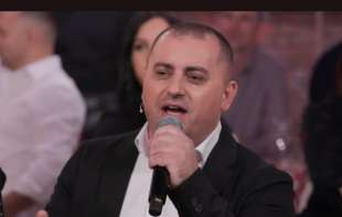 Ovo je jedini pevač osim Šabana Šaulića koji je krunisan za kralja narodne muzike, plakao je kao kiša