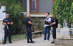 STRAŠAN TEROR <span style='color:red;'><b>ALBANAC</b></span>A: Tzv. kosovska policija upala u zgrade Privremenih organa u četiri opštine na severu Kosova (VIDEO)