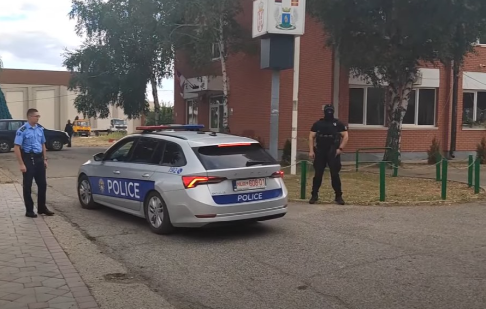 TEROR NAD SRBIMA NE PRESTAJE: Treći dan BLOKIRANE zgrade srpskih institucija na Kosovu i Metohiji (VIDEO)