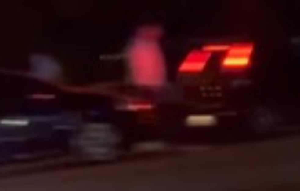 TROJE MLADIH POVREĐENO U MASOVNOJ TUČI NA SMEDEREVSKOM PUTU: Devojkama razbijali FLAŠE O GLAVU! (VIDEO)