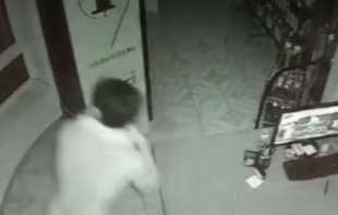 SNIMAK PLJAČKE KOD BELE CRKVE: Pogledajte kako mladi lopovi od 12, 14 i 15 godina upadaju na pumpu! (VIDEO)
