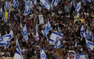HAOS U IZRAELU! NAROD USTAO PROTIV PREMIJERA: Na protestu zbog <span style='color:red;'><b>talac</b></span>a vikali mu 