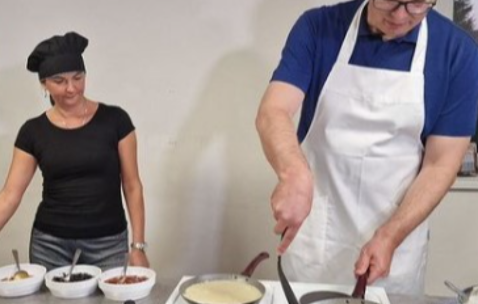 SRPSKI SIMBOLI NA KOSOVU NESTAJU, A VUČIĆ PEČE PALAČINKE! (VIDEO, FOTO)