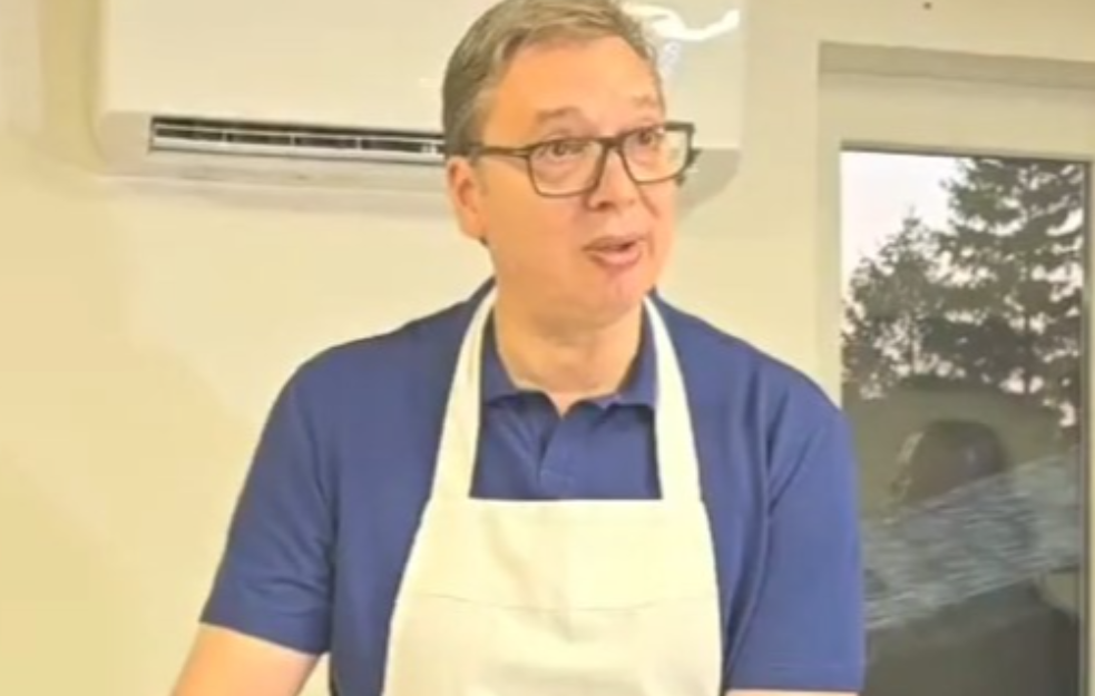 VUČIĆEV PUTUJUĆI CIRKUS: Od palačinki i košarke do pekmeza i boksa! (VIDEO)