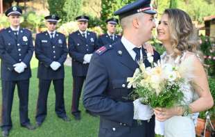 Kad se zavole vatrogasac i <span style='color:red;'><b>policajka</b></span>...