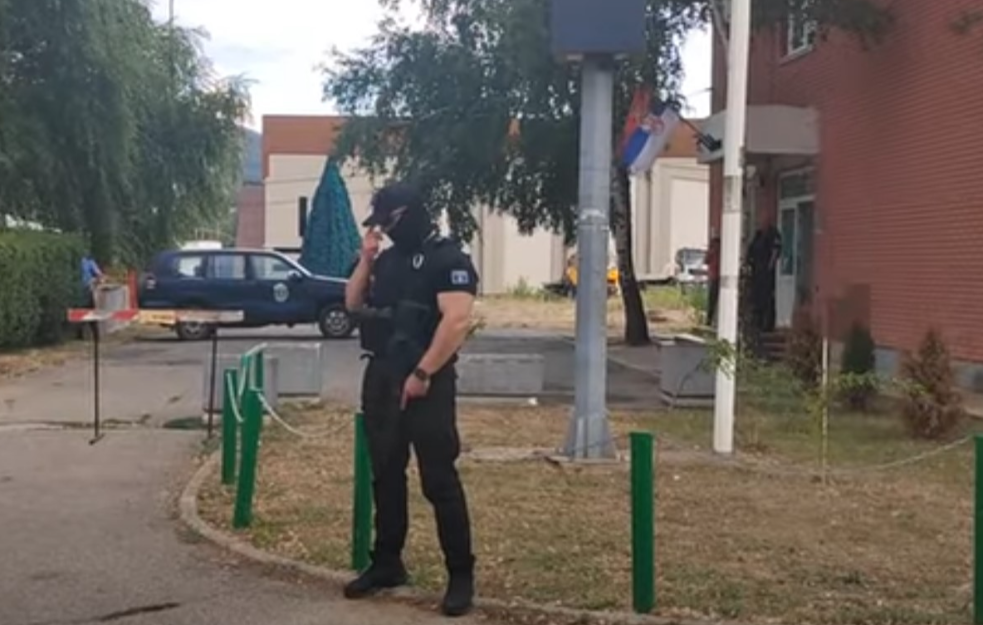 DVANAESTI DAN BLOKADE SRPSKIH INSTITUCIJA NA KOSOVU I METOHIJI: Više stotina zaposlenih i dalje ne može na radna mesta (VIDEO)