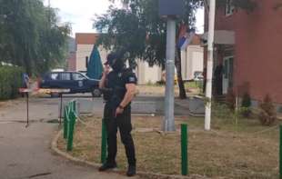 DVANAESTI DAN BLOKADE SRPSKIH INSTITUCIJA NA KOSOVU I METOHIJI: Više stotina zaposlenih i dalje ne može na <span style='color:red;'><b>radna mesta</b></span> (VIDEO)