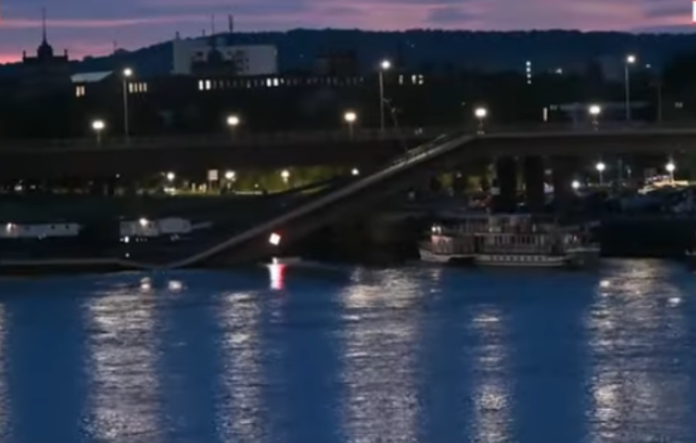 SRUŠIO SE MOST U DREZDENU: Par minuta pre tramvaj pun putnika prešao (VIDEO)