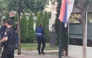 TRINAESTI DAN BLOKADE SRPSKIH INSTITUCIJA NA KOSOVU: Više stotina zaposlenih i dalje ne može na svoja <span style='color:red;'><b>radna mesta</b></span>