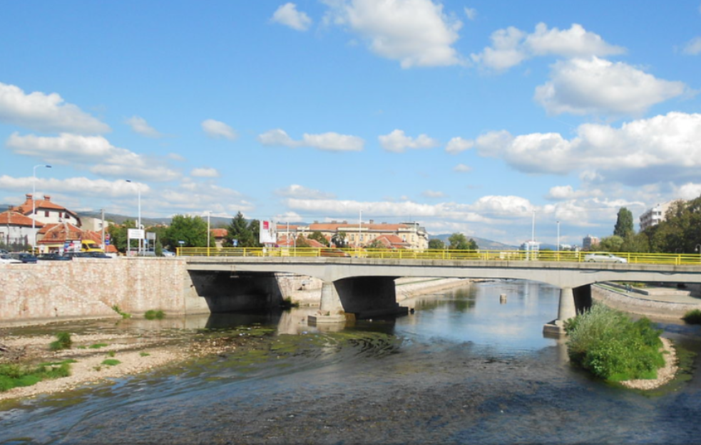 REKA SMRDI, MEŠTANI MUKU MUČE, vlast i opozicija se prepucavaju
