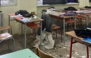 DA LI ĆE IKO ODGOVARATI? O padu plafona koji je povredio učenice obavešteno Tužilaštvo