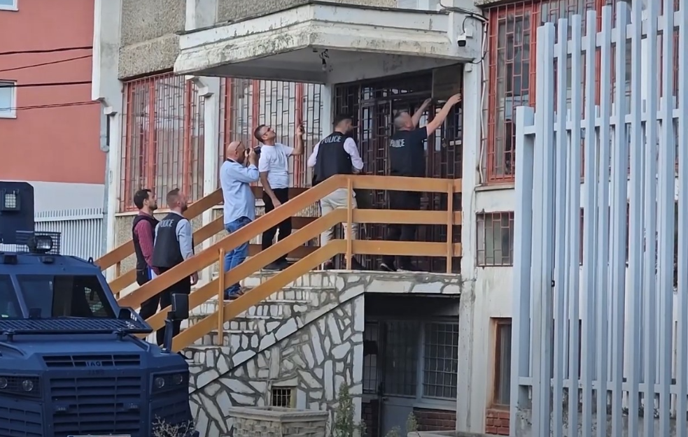 TEROR U LEPOSAVIĆU: Tzv. kosovska policija zaplenila dinare i dokumentaciju iz Trezora NBS u Leposaviću (VIDEO)