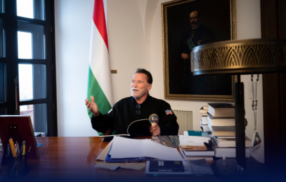 Orban i Švarceneger odmerili snage u teretani: Trener nije imao milosti (FOTO)