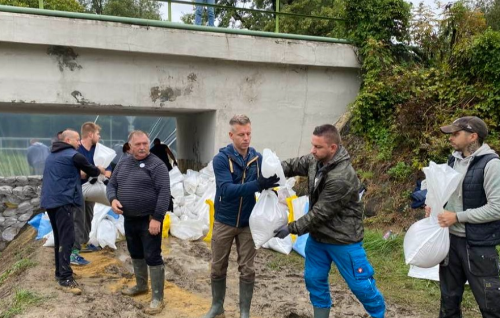 ALARMANTNO! DA LI JE SRBIJA SLEDEĆA, NAŠA VLAST ĆUTI: Poplava decenije preti Budimpešti (VIDEO, FOTO)