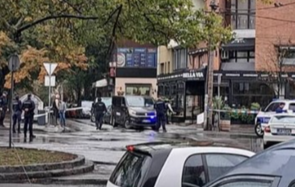 DRAMA NA VRAČARU! PRONAĐENA BOMBA U RESTORANU: Napadač ciglom razbio staklo, pa ubacio eksplozivnu napravu! (FOTO)