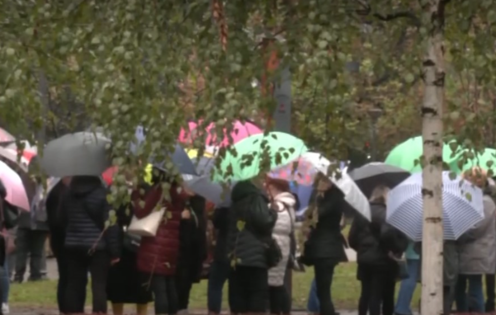 BLOKIRANA SRBIJA! PROSVETARI POČELI PROTEST: Pet zahteva za Vladu, nema nastave u školama širom Srbije (FOTO)