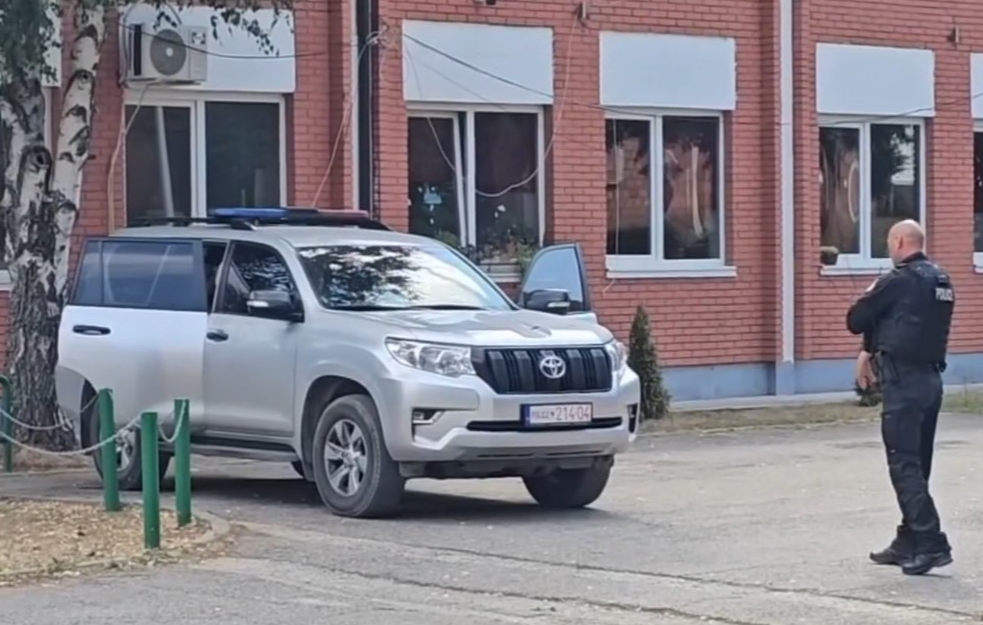 PRIŠTINU NISU ODVRATILE VUČIĆEVE PALAČINKE I SAOPŠTENJA IZDAJNIČKE SRPSKE LISTE: Tri nedelje blokade srpskih institucija na Kosovu i Metohiji 