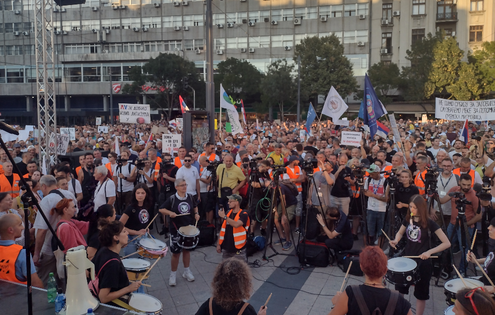 VELIKI PROTESTI I ODLUČNOST NARODA MOGU POBEDITI RUDNIKE, POKAZUJE PRIMER OVE ZEMLJE