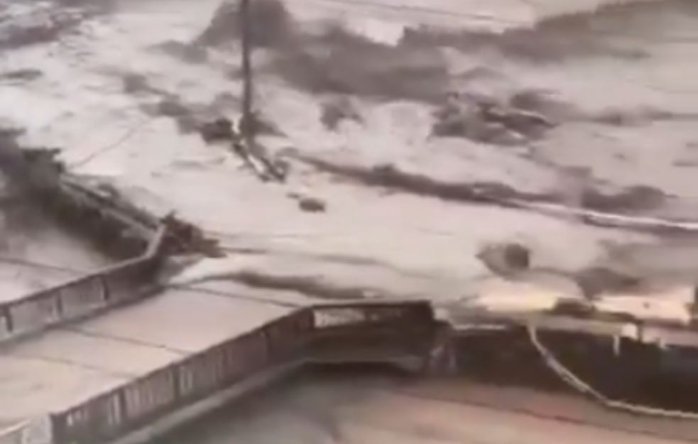 DRAMATIČNI PRIZORI IZ JAPANA: Voda nosi sve pred sobom, poginulo šest osoba (VIDEO)