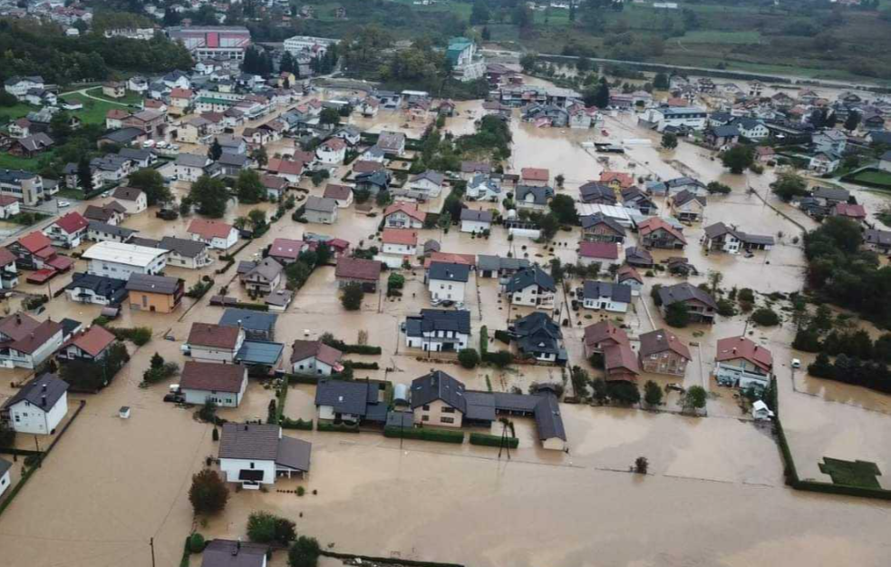 U poplavama u Bosni stradalo 13, a nestalo 10 osoba