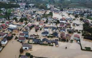 U poplavama u Bosni stradalo 13, a nestalo 10 osoba