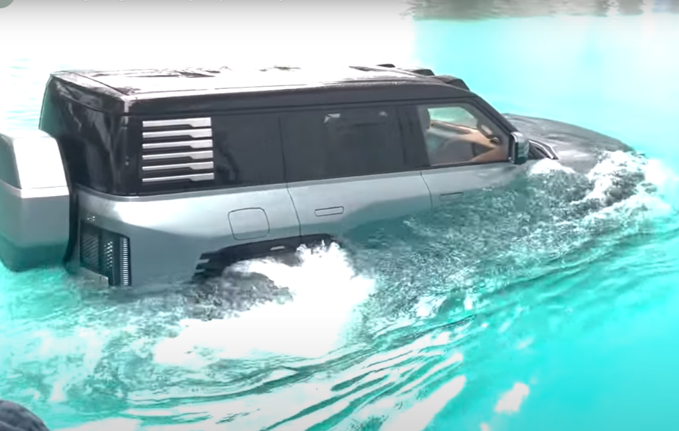 (VIDEO) Ovo je plutajući električni automobil, koristiće se za poplave