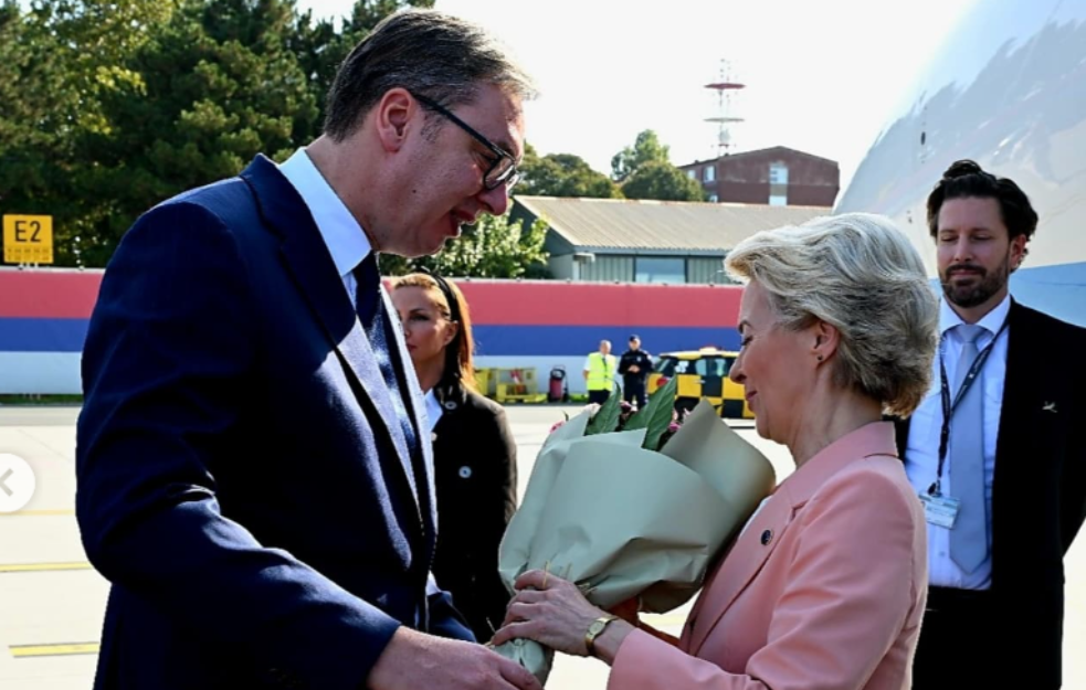 Fon der Lajenova doputovala u posetu Srbiji, dočekao je Vučić