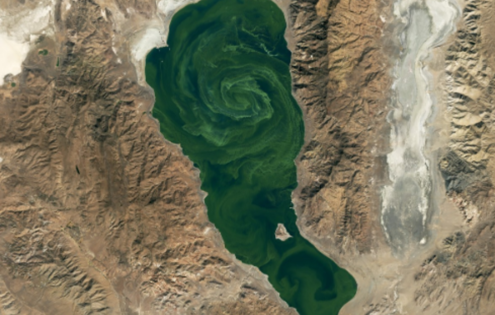 Zeleno jezero opasno po ljude u najvećoj pustoši na planeti