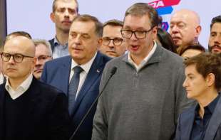 Zbog pada nadstrešnice na železničkoj stanici u Novom Sadu podnete krivične prijave protiv Vučića, Brnabić i Vučevića 
