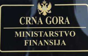 Bivši i sadašnji <span style='color:red;'><b>ministari</b></span> odbrane nezakonito podelili 3,2 miliona evra