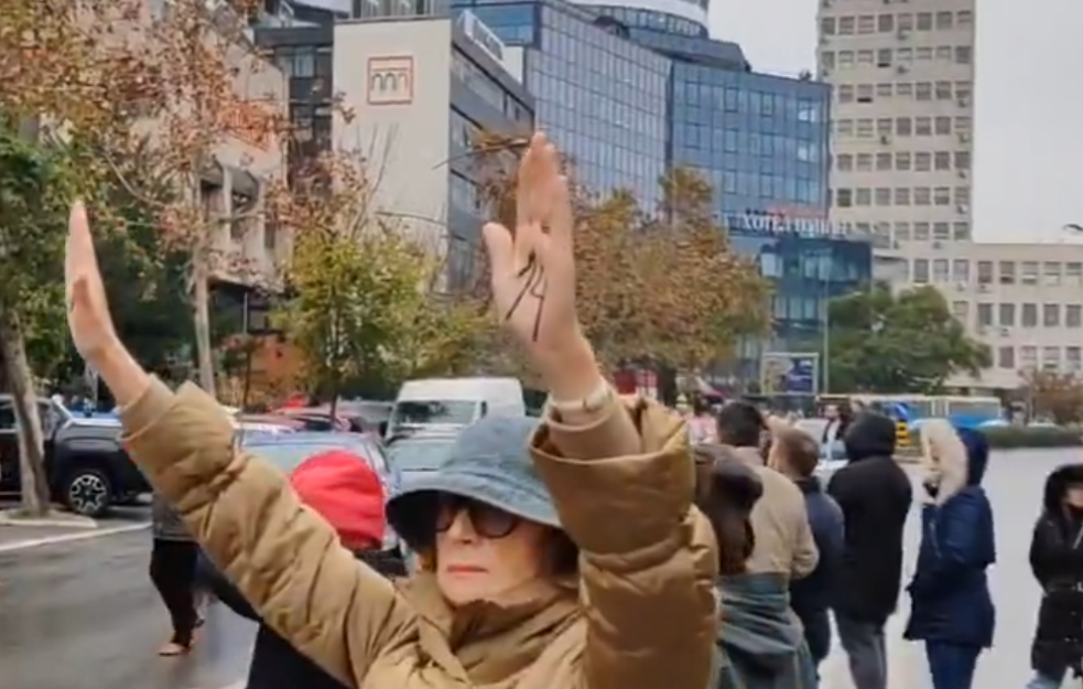 Odata počast žrtvama: Novi Sad stao na 14 minuta (VIDEO)