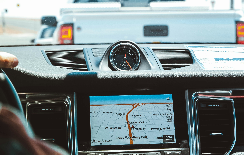 Novi ekrani u automobilima frustriraju vozače
