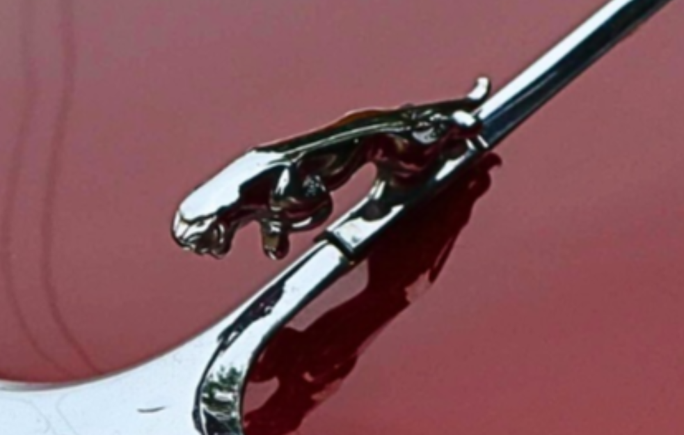 Jaguar promenio logo posle 102 godine: Moćna divlja mačka sada izgleda drugačije
